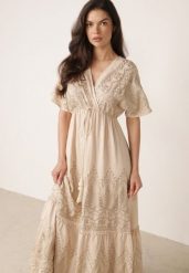 Beżowa Wiskozowa Sukienka Boho o Rozkloszowanym Kroju z Metalicznym Haftem Ameia. Brązowe sukienki damskie Born2be, na co dzień, na lato, m, z aplikacjami, z materiału, boho, bez kołnierzyka, bez ramiączek, maxi, proste. Za 139.99 zł.
