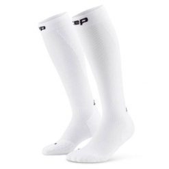 Męskie długie skarpety kompresyjne sportowe Core Run wysokie CEP. Białe skarpety męskie CEP, bez wzorów, z elastanu. Za 199.00 zł.