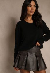 Czarny Sweter z Wełną i Wiskozą z Trójkątnym Dekoltem Kaitte. Czarne swetry nierozpinane damskie Renee, bez wzorów, z jeansu, casualowe, bez kołnierzyka, bez ramiączek. Za 109.99 zł.
