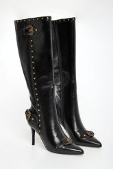 Kozaki VERSACE JEANS COUTURE. Kozaki damskie Versace Jeans Couture, bez wzorów, z jeansu, bez obcasa, bez zapięcia. Za 1,679.00 zł.