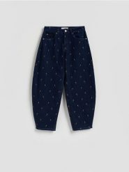 Jeansy barrel leg z haftem - granatowy. Niebieskie jeansy damskie Reserved, bez wzorów, z bawełny. Za 159.99 zł.