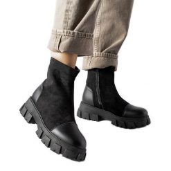 Czarne workery eko-zamsz z bieżnikiem Milo B026-17 Black. Czarne botki damskie bez wzorów, z zamszu, eleganckie, z okrągłym noskiem, przed kolano, bez obcasa, na platformie, bez zapięcia. Za 118.82 zł.