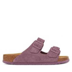 Klapki Birkenstock. Czerwone klapki damskie Birkenstock, bez wzorów, bez obcasa, bez zapięcia. Za 409.99 zł.