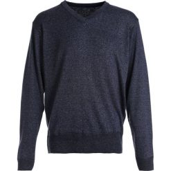 Ciemnoniebieski Sweter L'Aquila. Niebieskie swetry męskie Born2be, na jesień, l, bez wzorów, bez kołnierzyka, bez ramiączek. Za 59.99 zł.