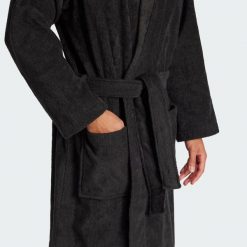 Szlafrok. Czarne szlafroki damskie Adidas, s, bez wzorów, bez ramiączek, bez kaptura. Za 329.00 zł.