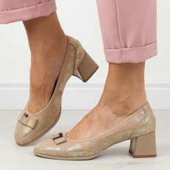 Złote skórzane czółenka damskie na obcasie Filippo Dp6178/24. Żółte czółenka damskie Filippo, na jesień, z aplikacjami, ze skóry, eleganckie, bez obcasa, na obcasie, bez zapięcia. Za 249.00 zł.