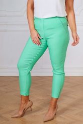 Miętowe spodnie chinosy Nina z zamkami 7/8 PLUS SIZE XXL WIOSNA. Zielone spodnie materiałowe damskie Nasi partnerzy, na wiosnę, bez wzorów, z elastanu, biznesowe, plus size, krótkie. Za 159.90 zł.