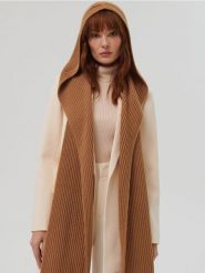 Szalik - beżowy. Brązowe szaliki damskie Sinsay, bez wzorów, z dzianiny. Za 45.99 zł.