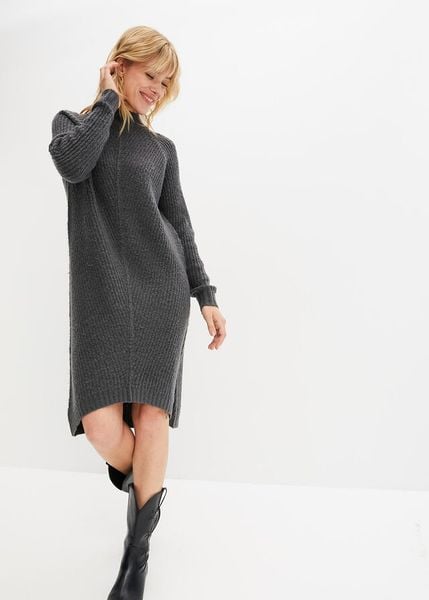 Sukienka dzianinowa z dłuższym tyłem. Szare sukienki damskie bonprix, bez wzorów, z dzianiny, bez kołnierzyka, bez ramiączek, midi. Za 147.99 zł.