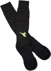 Skarpety Piłkarskie Diadora Sock Training Czarne. Czarne skarpety męskie Diadora, bez wzorów, z bawełny. Za 99.99 zł.