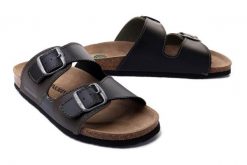 DR. BRINKMANN 601005-1 schwarz/multi, klapki profilaktyczne męskie. Czarne klapki męskie Dr. Brinkmann, bez wzorów, bez zapięcia. Za 204.90 zł.