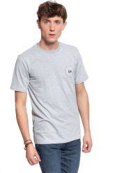 MĘSKI T-SHIRT LEE T SHIRT SMALL SUNSET TEE GREY MELE L61PFEMP 112113996. Szare t-shirty męskie Lee, l, bez wzorów, bez kołnierzyka, bez ramiączek. Za 69.99 zł.