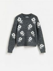 Sweter w żakardowy wzór - ciemnoszary. Szare swetry nierozpinane damskie Reserved, l, bez wzorów, z dzianiny, bez kołnierzyka, bez ramiączek. Za 139.99 zł.