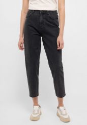 MUSTANG CHARLOTTE TAPERED DAMSKIE SPODNIE JEANSOWE JEANSY DŻINSY DENIM BLACK 1015572 4000 841. Czarne jeansy damskie Mustang, bez wzorów, z denimu. Za 219.99 zł.