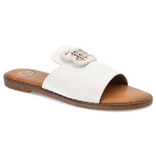 Białe Klapki Givana Modne Obuwie Damskie. Białe klapki damskie Givana, na lato, bez wzorów, eleganckie, bez obcasa, bez zapięcia. Za 99.99 zł.