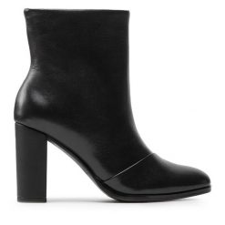 Botki Simple. Czarne botki damskie SIMPLE, bez wzorów, bez obcasa, na słupku, bez zapięcia. Za 469.99 zł.