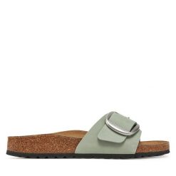 Klapki Birkenstock. Zielone klapki damskie Birkenstock, bez wzorów, bez obcasa, bez zapięcia. Za 539.99 zł.