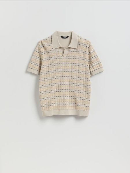 Bawełniany sweter polo - beżowy. Brązowe swetry męskie Reserved, l, bez wzorów, z bawełny, bez kołnierzyka, bez ramiączek. W wyprzedaży za 45.99 zł.