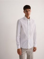 Koszula slim z bawełny egipskiej - biały. Białe koszule męskie Reserved, l, bez wzorów, z bawełny, bez kołnierzyka, bez ramiączek. W wyprzedaży za 59.99 zł.