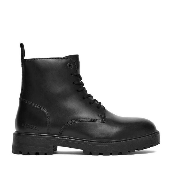 Trzewiki Badura. Czarne botki męskie Badura, bez wzorów, bez obcasa, bez zapięcia. Za 249.99 zł.