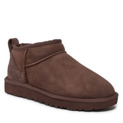 Śniegowce Ugg. Brązowe śniegowce damskie UGG, bez zapięcia. Za 729.99 zł.