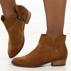 Rude skórzane Polskie botki damskie na obcasie Deoni D399. Brązowe botki damskie Deoni, na jesień, bez wzorów, z jeansu, casualowe, bez obcasa, na obcasie, bez zapięcia. Za 459.00 zł.