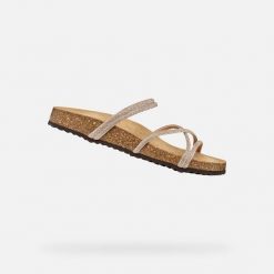 Sandały GEOX D BRIONIA R Złoty. Czerwone sandały damskie Geox, bez wzorów, z syntetyku, bez obcasa, bez zapięcia. Za 315.99 zł.