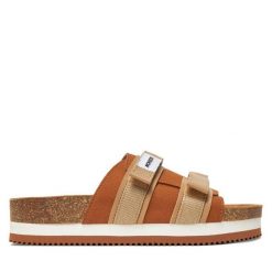 Klapki Novesta. Brązowe klapki damskie Novesta, bez wzorów, bez obcasa, bez zapięcia. Za 379.99 zł.