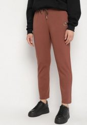 Ciemnobrązowe Spodnie Dresowe z Ozdobą z Boku Rialane. Brązowe spodnie dresowe damskie Born2be, z aplikacjami, z dresówki, eleganckie. Za 59.99 zł.