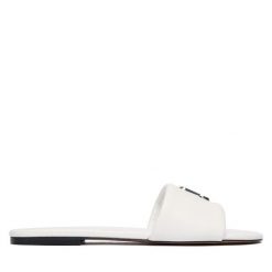 Klapki Marc Jacobs. Białe klapki damskie Marc Jacobs, bez wzorów, bez obcasa, bez zapięcia. Za 799.99 zł.