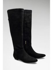 Guess Kozaki 185190 Czarny. Czarne kozaki damskie Guess, z aplikacjami, bez obcasa, na słupku, bez zapięcia. Za 674.99 zł.