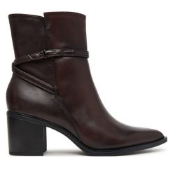 Botki Tamaris. Brązowe botki damskie Tamaris, bez wzorów, bez obcasa, na słupku, bez zapięcia. Za 484.99 zł.