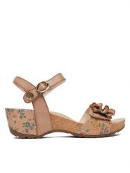 Laura Vita Sandały Daphneo 07 Beżowy. Brązowe sandały damskie Laura Vita, bez wzorów, ze skóry, bez obcasa, na koturnie, bez zapięcia. Za 439.99 zł.