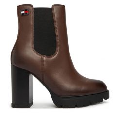 Botki Tommy Jeans. Brązowe botki damskie Tommy Jeans, bez wzorów, z jeansu, bez obcasa, na słupku, bez zapięcia. Za 649.99 zł.