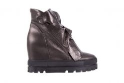 Botki Bayla-136 G710 Skóra Antracyt, Szary, Skóra naturalna - 41. Szare botki damskie Bayla, z aplikacjami, z gumy, bez obcasa, na platformie, bez zapięcia. W wyprzedaży za 149.00 zł.