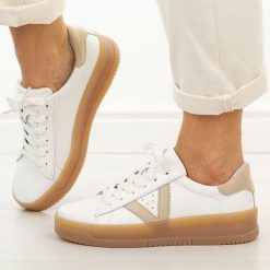 Białe skórzane półbuty damskie Vinceza 79597. Białe półbuty damskie VINCEZA, na jesień, bez wzorów, z jeansu, casualowe, z okrągłym noskiem, bez obcasa, na płaskiej podeszwie, bez zapięcia. Za 239.00 zł.