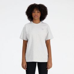 Koszulka damska New Balance WT41501AHH – szara. Szare bluzki damskie New Balance, m, bez wzorów, z materiału, eleganckie, bez kołnierzyka, bez ramiączek. Za 169.99 zł.