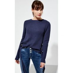 Sweter z wiązaniem. Swetry nierozpinane damskie MOODO, l, bez wzorów, bez kołnierzyka, bez ramiączek. Za 19.99 zł.