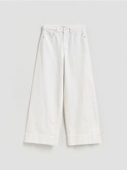 Jeansy wide leg z ozdobną wstawką - biały. Białe jeansy damskie Reserved, bez wzorów, z bawełny. Za 149.99 zł.