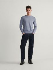 Wiskozowy sweter - jasnoniebieski. Niebieskie swetry męskie Reserved, l, bez wzorów, z dzianiny, bez kołnierzyka, bez ramiączek. W wyprzedaży za 69.99 zł.