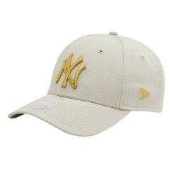 Damska Czapka Z Daszkiem New York Yankees Z Metalicznym Logo. Brązowe czapki damskie New Era, bez wzorów, sportowe. Za 181.99 zł.