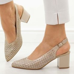 Złote skórzane ażurowe czółenka damskie Jezzi 2263A-5. Żółte czółenka damskie Jezzi, na lato, w ażurowe wzory, ze skóry, casualowe, bez obcasa, na słupku, bez zapięcia. Za 219.00 zł.