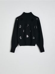 Wełniany sweter z aplikacjami - czarny. Czarne swetry nierozpinane damskie Reserved, l, z aplikacjami, z wełny, bez kołnierzyka, bez ramiączek. W wyprzedaży za 199.99 zł.