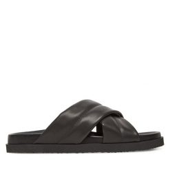 Klapki HÖGL. Czarne klapki damskie HÖGL, bez wzorów, bez obcasa, bez zapięcia. Za 449.99 zł.