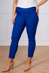Szafirowe spodnie chinosy Nina z zamkami 7/8 PLUS SIZE XXL WIOSNA. Niebieskie spodnie materiałowe damskie Nasi partnerzy, na wiosnę, bez wzorów, z elastanu, biznesowe, plus size, krótkie. Za 159.90 zł.