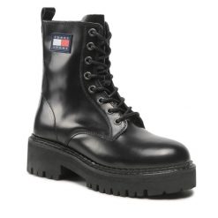 Trapery Tommy Jeans. Czarne trapery damskie Tommy Jeans, z jeansu, bez zapięcia. Za 989.99 zł.