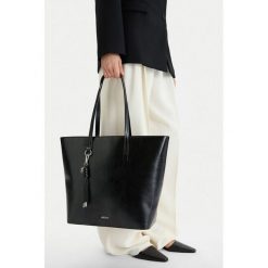 Torebka Lasocki. Czarne shopperki damskie Lasocki, bez wzorów, bez dodatków. Za 199.99 zł.