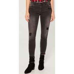 Jeansy skinny fit z wysokim stanem - Szary. Jeansy damskie marki Mohito. Za 129.99 zł.