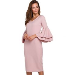 Elegancka sukienka midi z ozdobnymi rękawami. Sukienki damskie Makover, xxl, bez wzorów, eleganckie, bez kołnierzyka, bez ramiączek, midi, dopasowane. Za 249.00 zł.