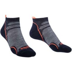 BRIDGEDALE Skarpety damskie ULTRALIGHT T2 MERINO PERFORMANCE LOW navy candy-S. Niebieskie skarpetki damskie Bridgedale, bez wzorów, z wełny. Za 68.15 zł.